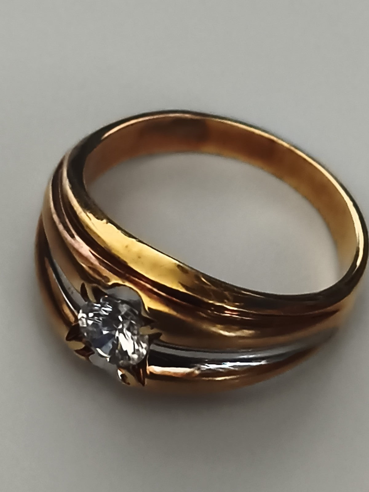 Bague vintage dorée solitaire pierre claire taille 73, anneau bicolore rétro