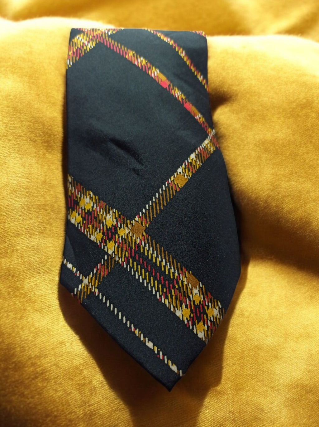 Cravate vintage Alex et Paul France motif tartan noir élégant classique