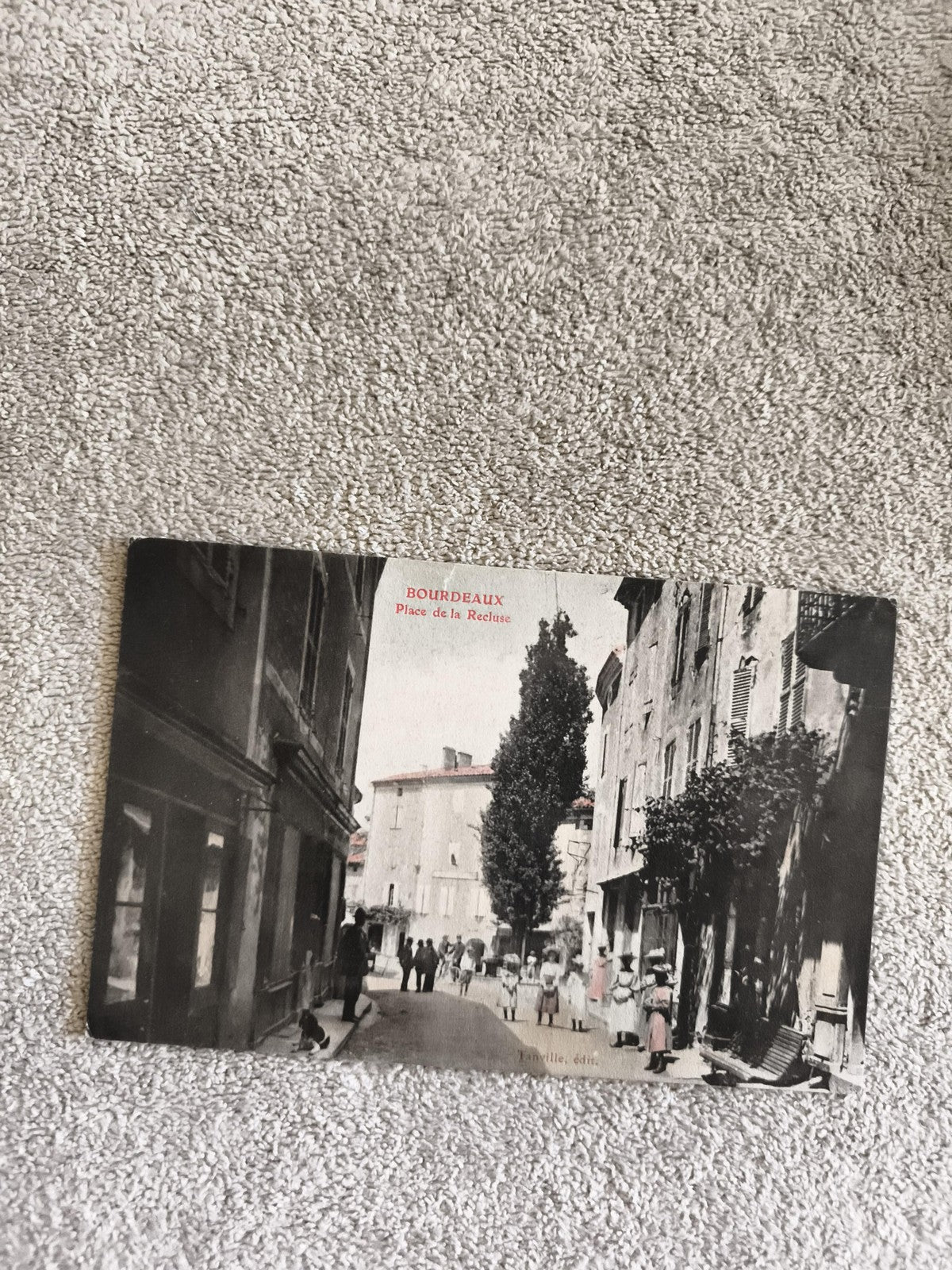 Carte postale CPA Bourdeaux Place de la Recluse Tanville éditeur