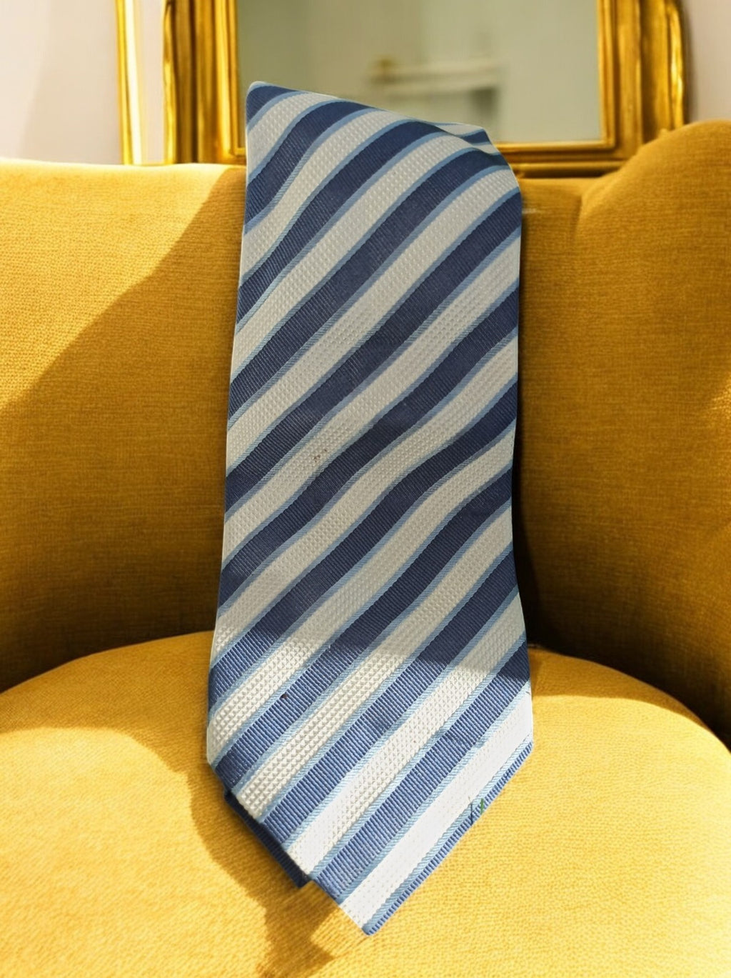 Cravate vintage Laurent Cerrer rayée bleu blanc, style classique chic rétro