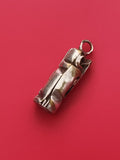 Pendentif ancien figuratif métal argenté, motif main, vintage porte-bonheur