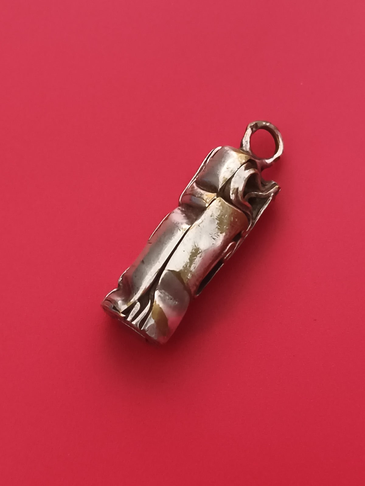 Pendentif ancien figuratif métal argenté, motif main, vintage porte-bonheur