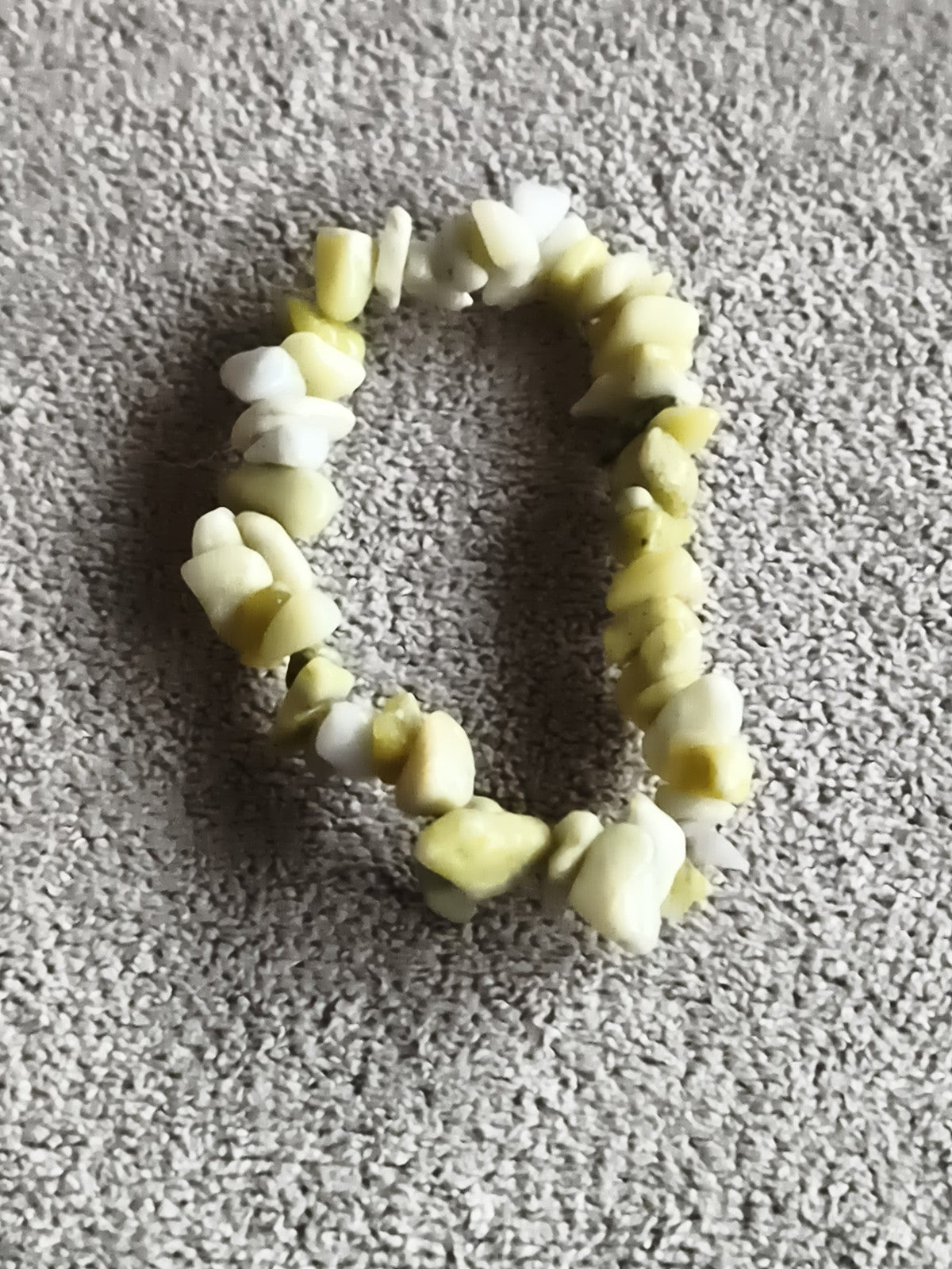 Bracelet élastique pierres naturelles jaune blanc, chips irréguliers, bijou fant