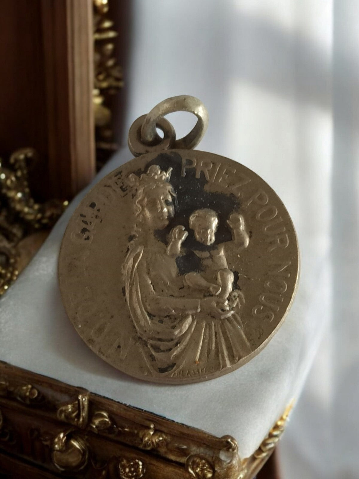 Médaille religieuse ancienne Notre Dame de la Garde priez pour nous pendentif