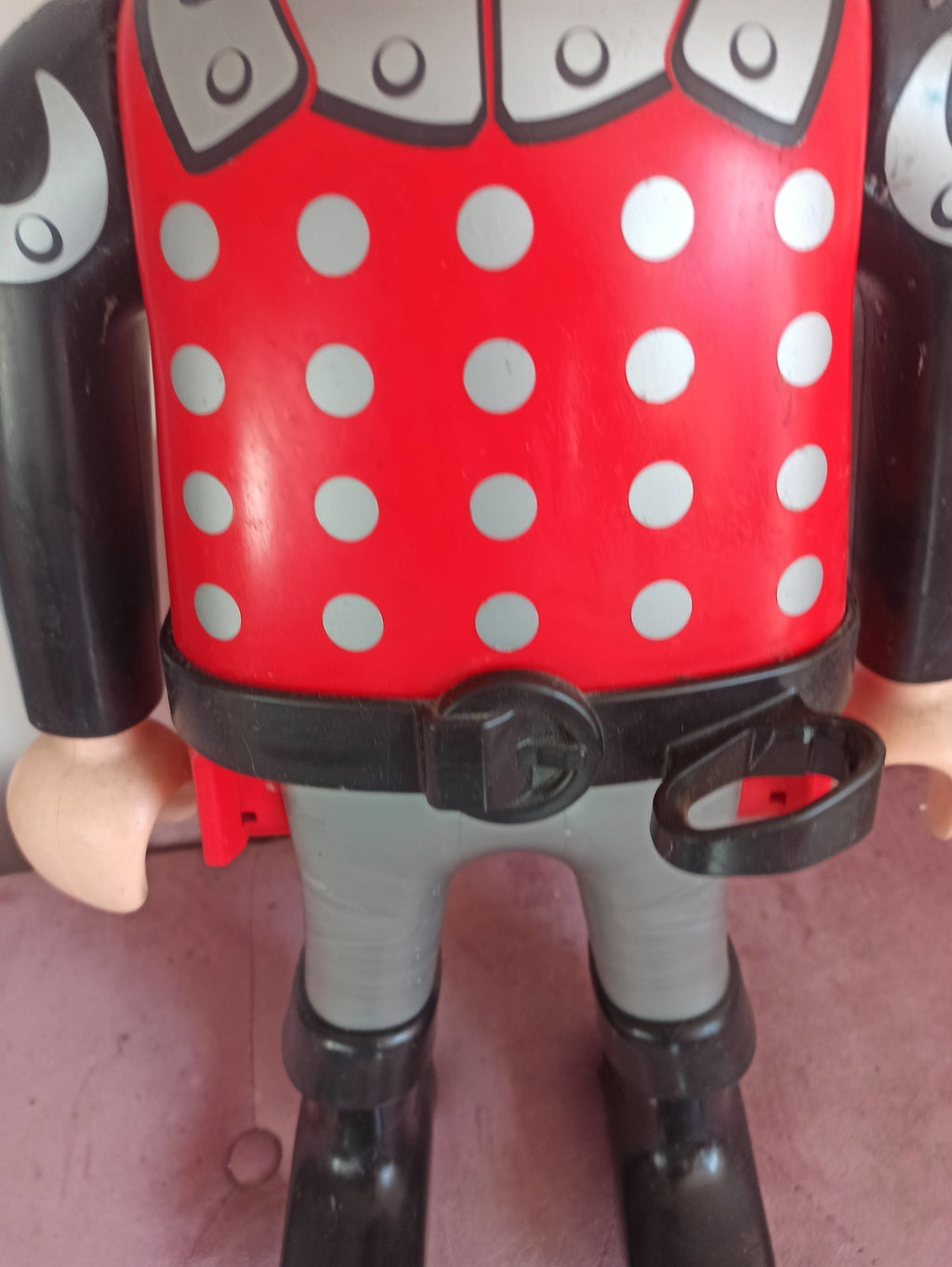 Figurine Playmobil Jumbo XXL articulée rouge casque beige jouet d’occasion