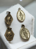 Lot 4 médailles religieuses anciennes Vierge Marie vintage pendentifs ovales et