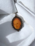 Pendentif ancien portrait miniature ovale style rétro vintage cadre travaillé