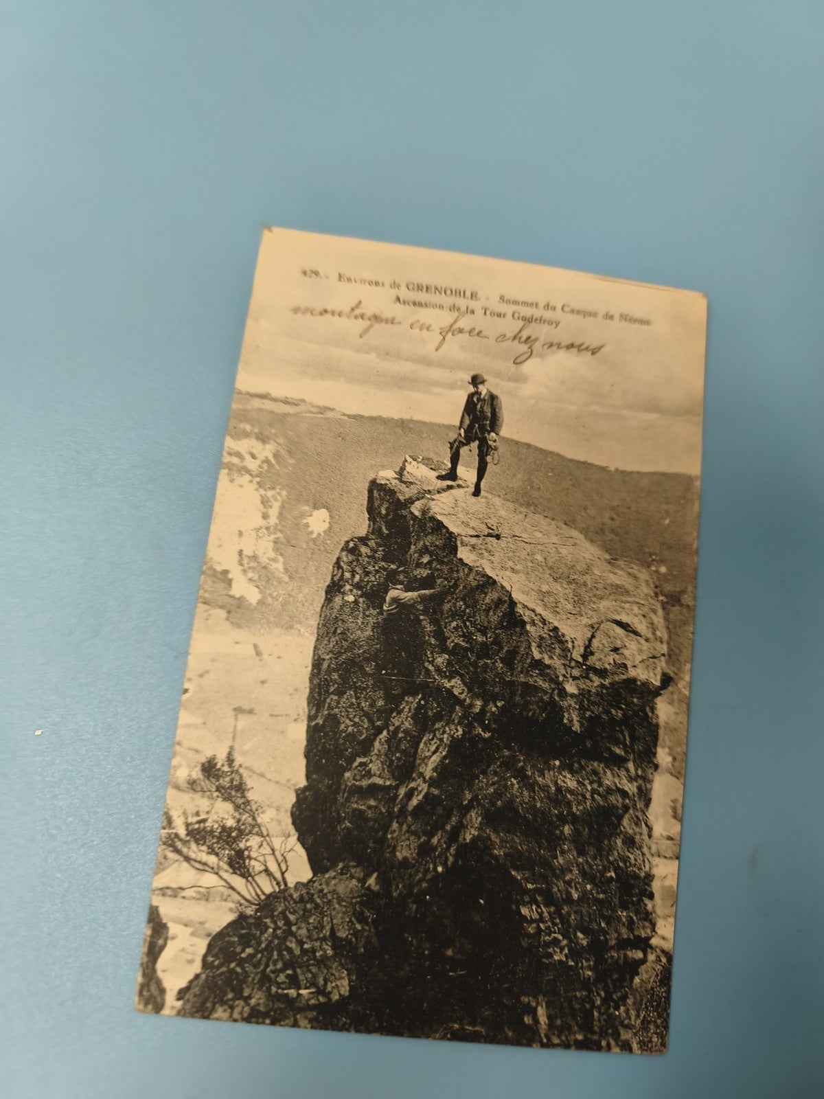 Ancienne carte postale animée Grenoble montagne alpinisme noir et blanc vintage