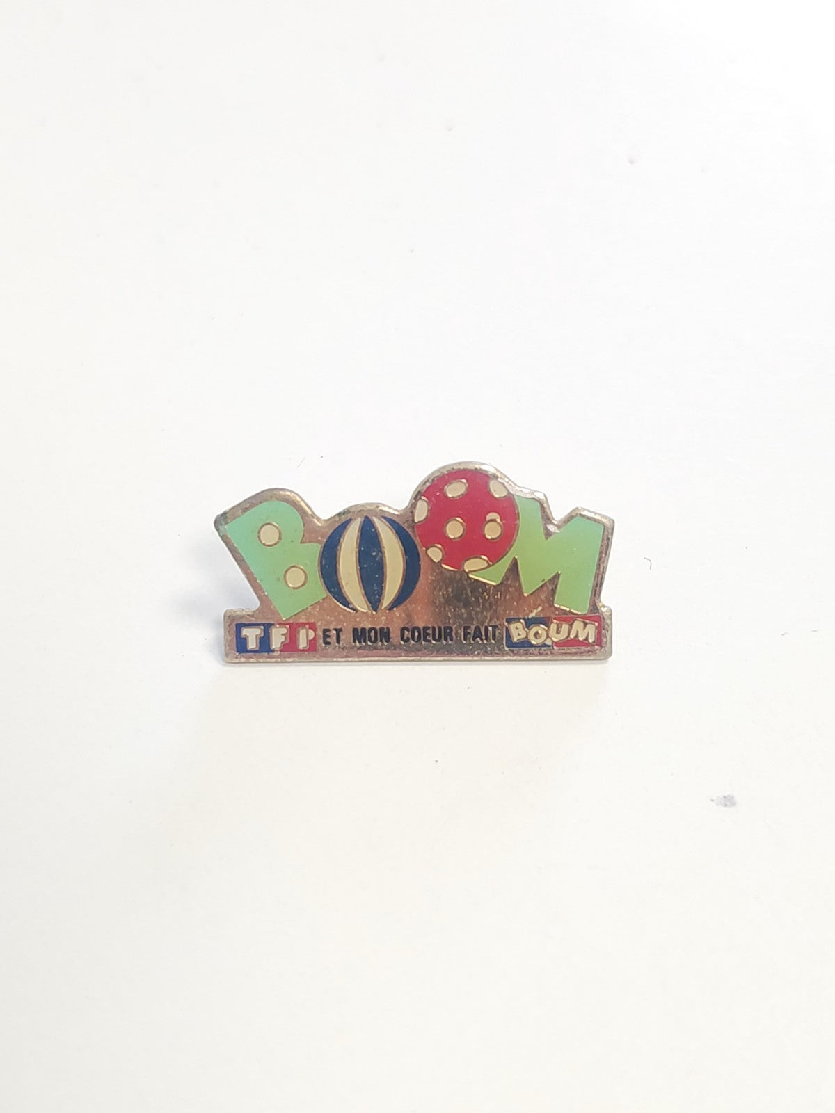 Pin's rétro ancien BOOM TF1 authentique, badge collection TV années 90 vintage