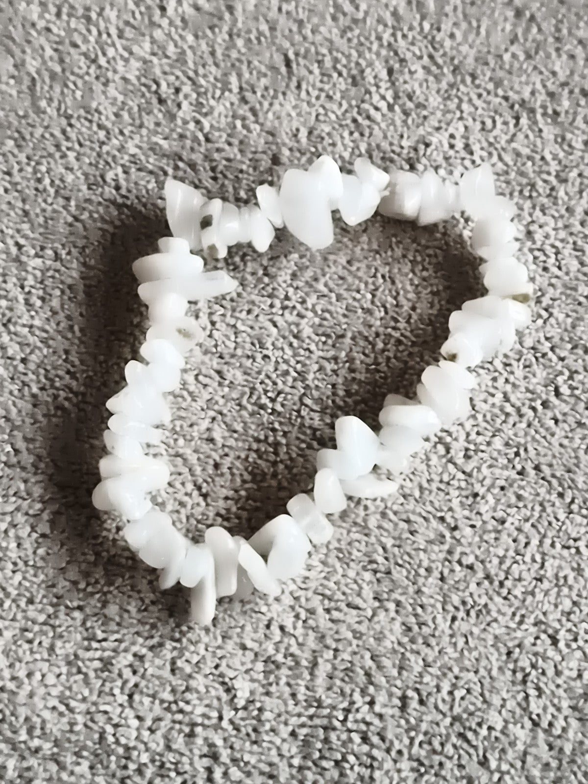 Bracelet pierres naturelles blanches, chips irréguliers, bijou élastique fantais