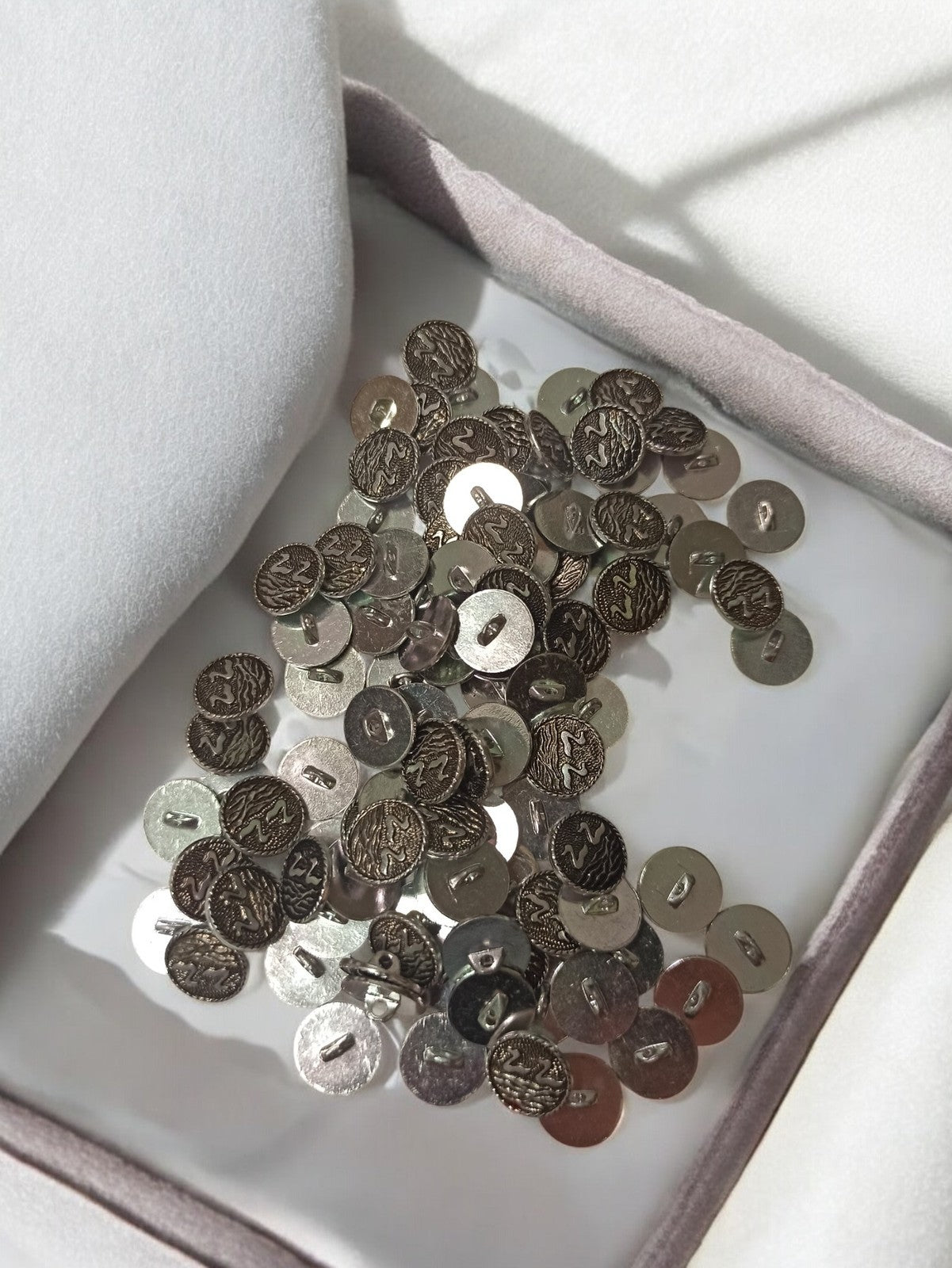 Lot boutons anciens vintage motif dragon métal pour couture customisation rétro