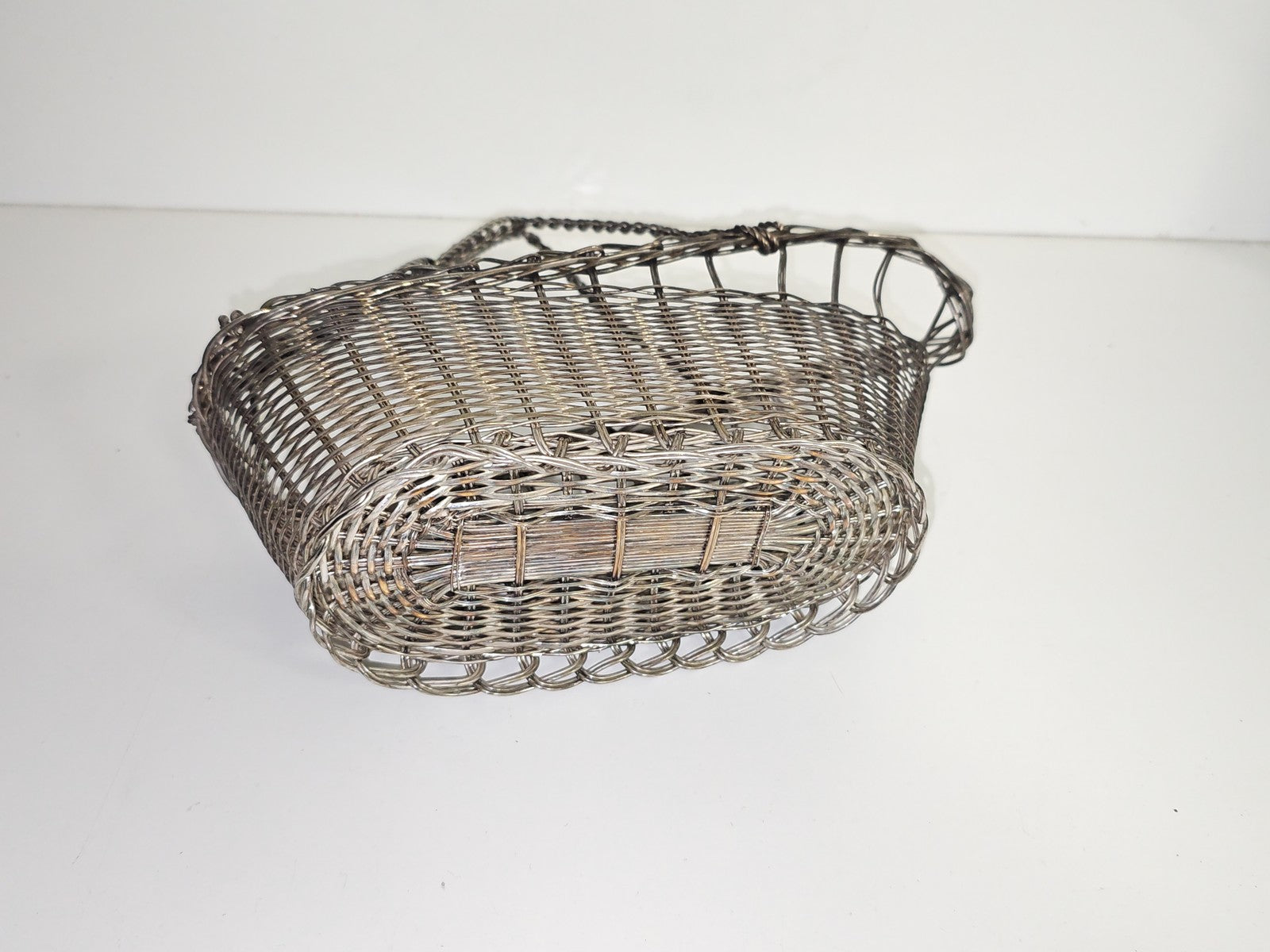 Petit panier vintage en métal argenté artisanal, ancien, marque Ancienne déco ré