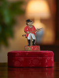 Pin's publicitaire vintage GB figurine laquée rouge noir édition limitée