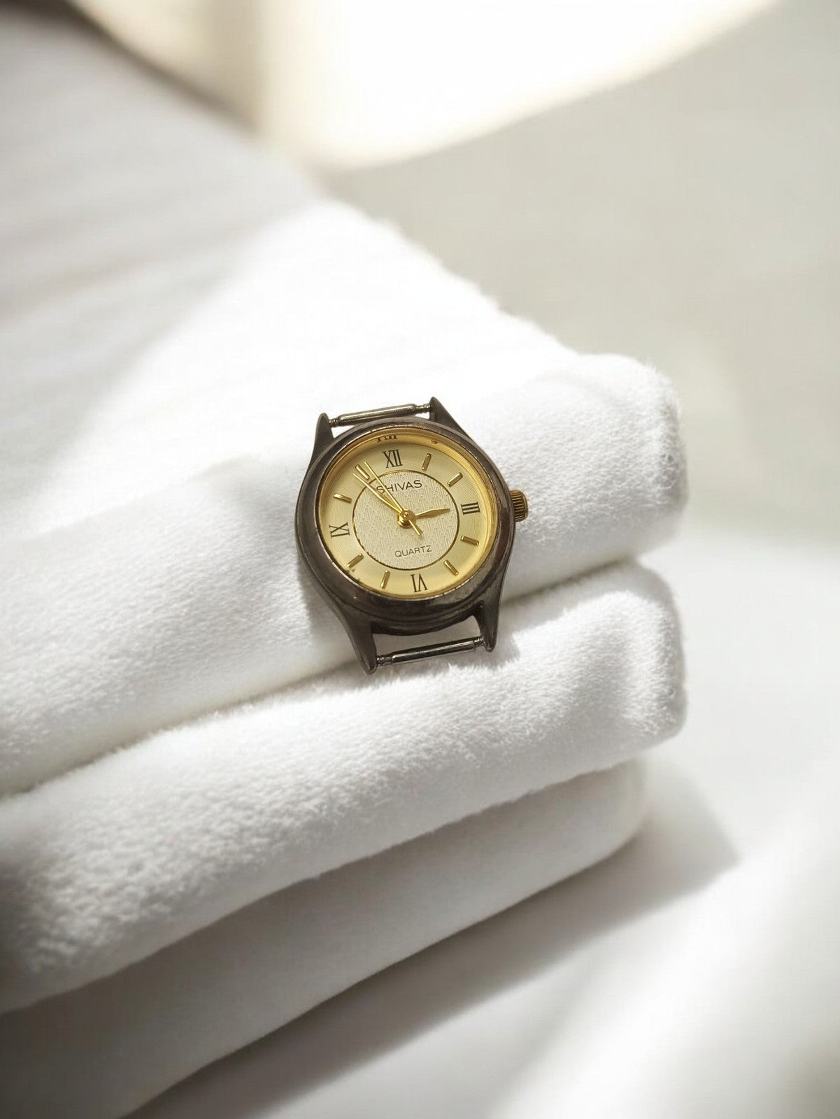 Montre femme Shivas vintage, cadran doré rétro, quartz ancien authentique