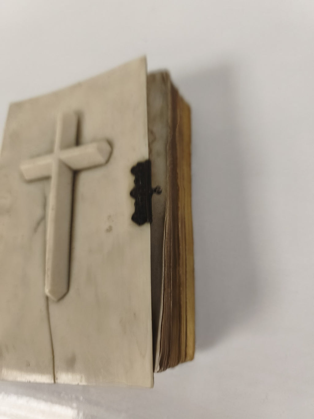 Ancien missel paroissien romain XIXe reliure os croix relief vintage