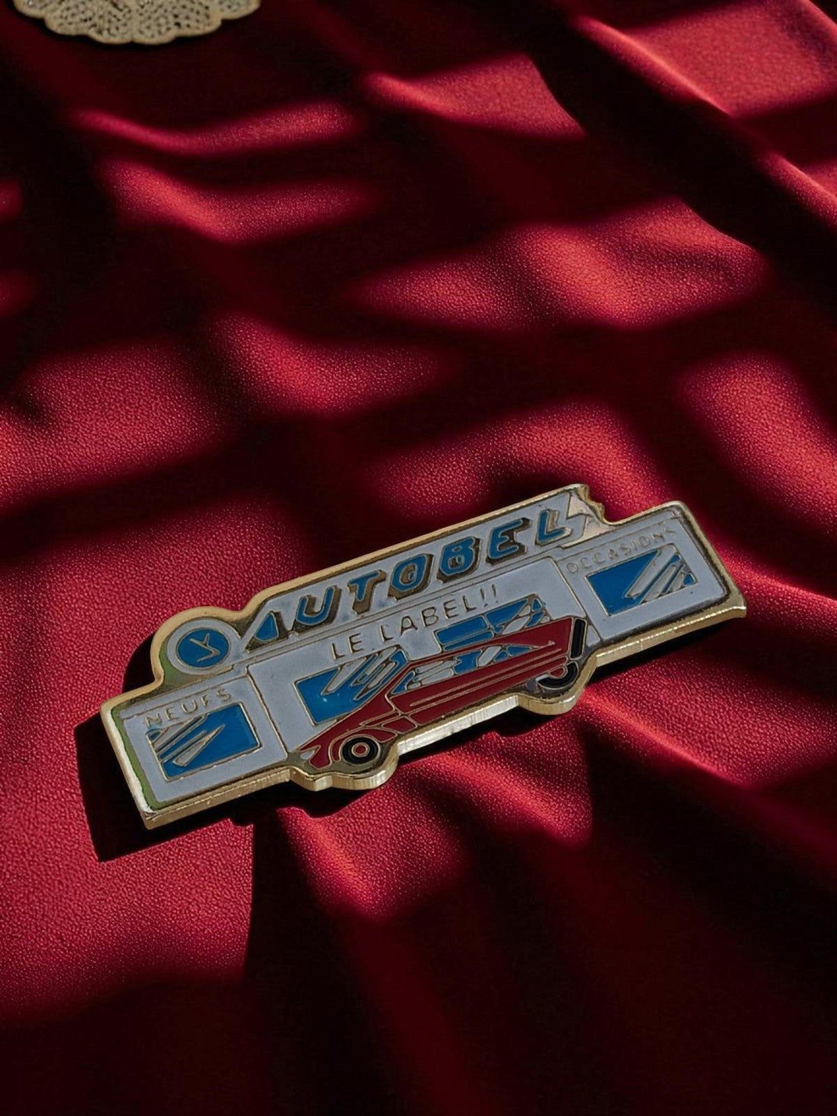 Pin's publicitaire AUTOBEL vintage années 80 voiture émaillé rare