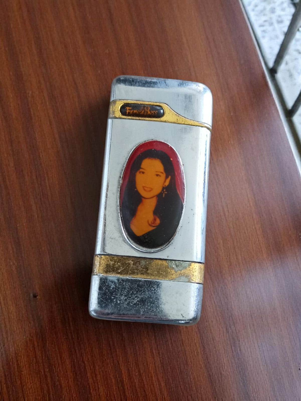 Briquet vintage Femme Boss chromé portrait rétro ancien déco