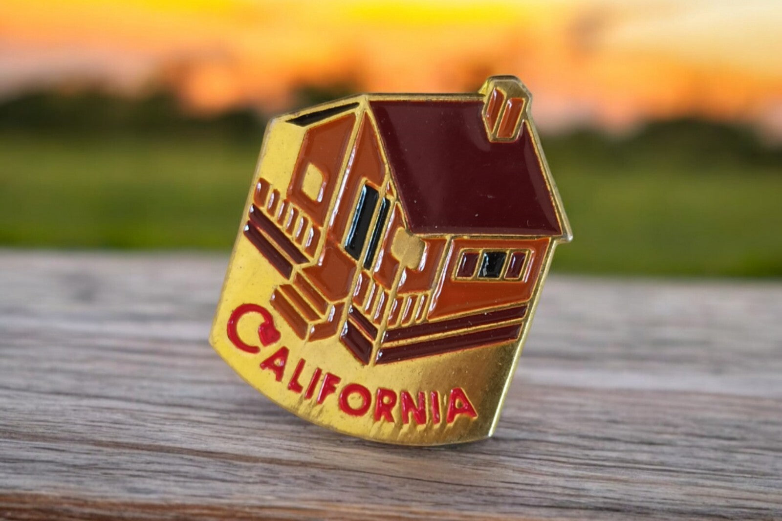 Pin's vintage CALIFORNIA maison émaillée années 80 badge rétro épinglette