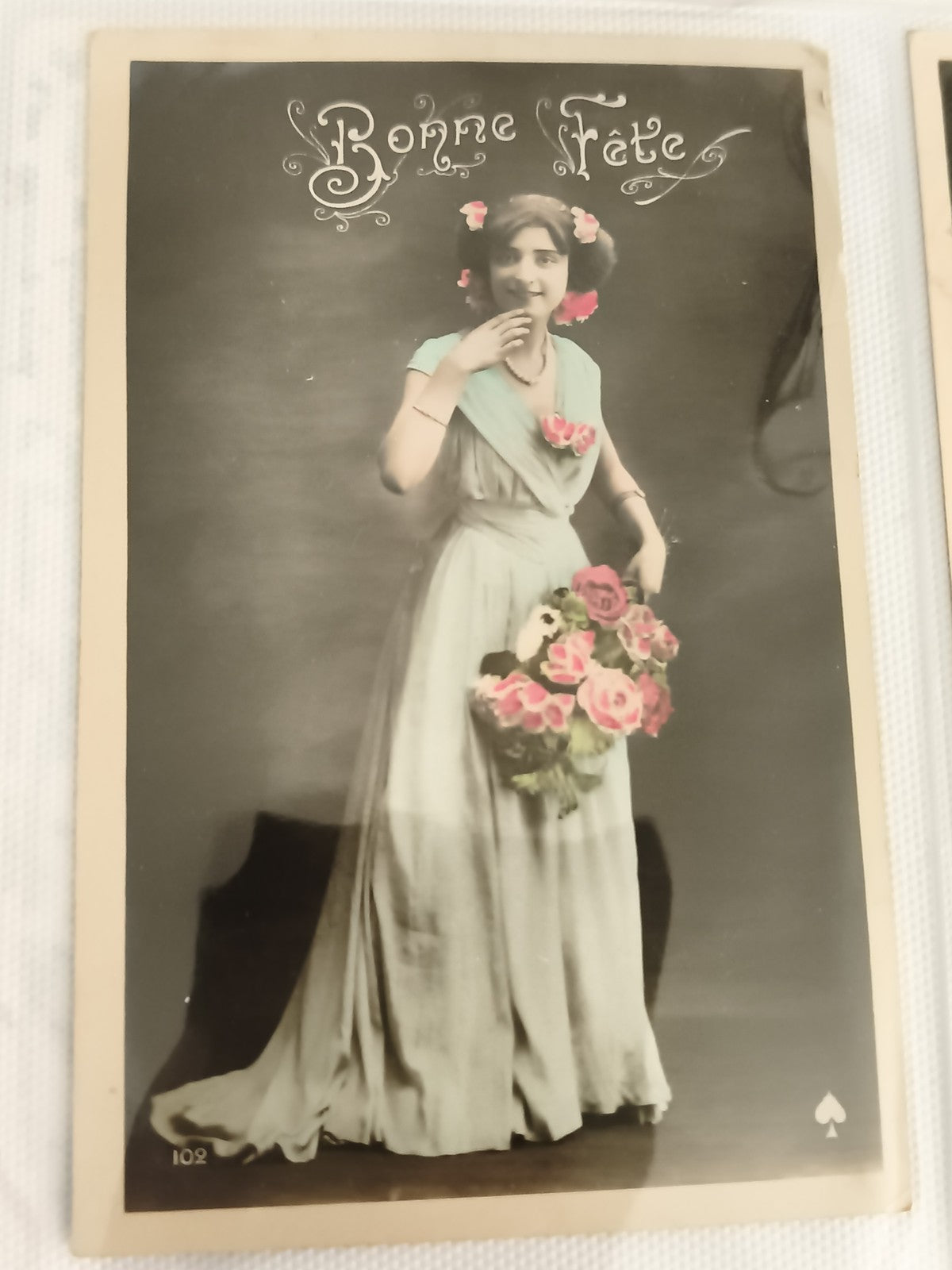 Carte postale ancienne Bonne Fête femme fleurs colorisée début XXe CPA vintage