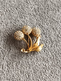 Broche vintage dorée fleurs pavées strass ancien bijou rétro