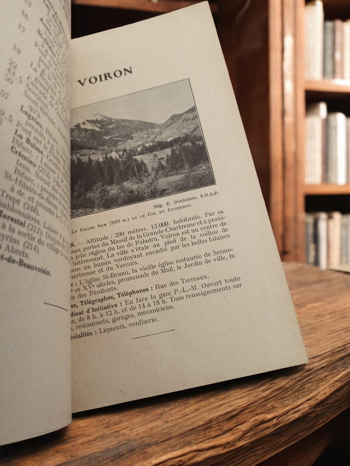 Old vintage retro car illustrated driver's guide book French Alps