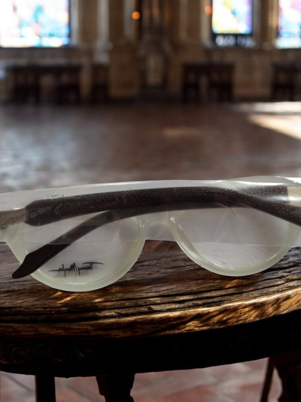 Monture lunettes vintage Thierry Mugler blanc givré œil de chat, deadstock