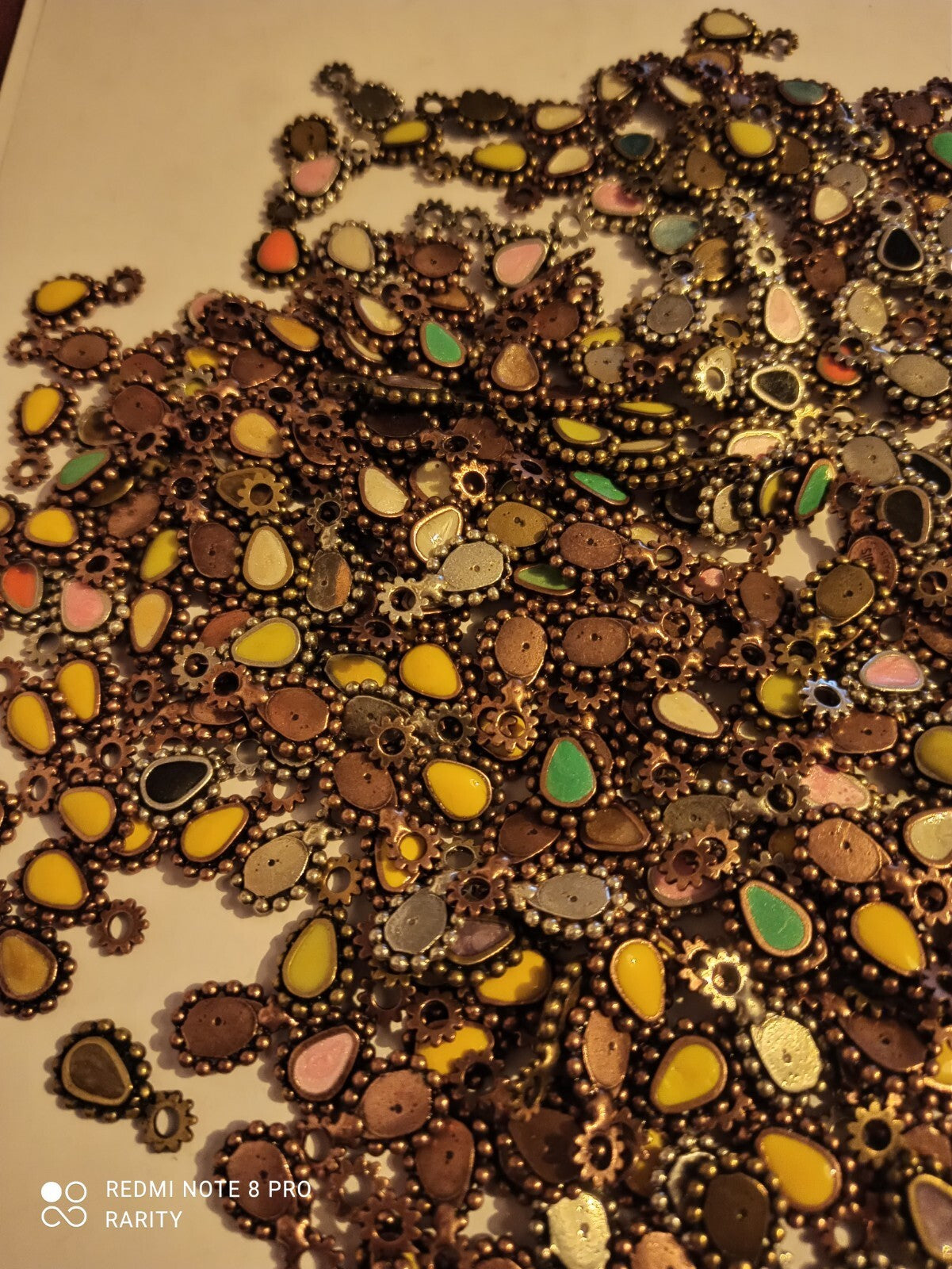 Lot 200 pendentifs goutte émaillés métal couleurs fantaisie années 90
