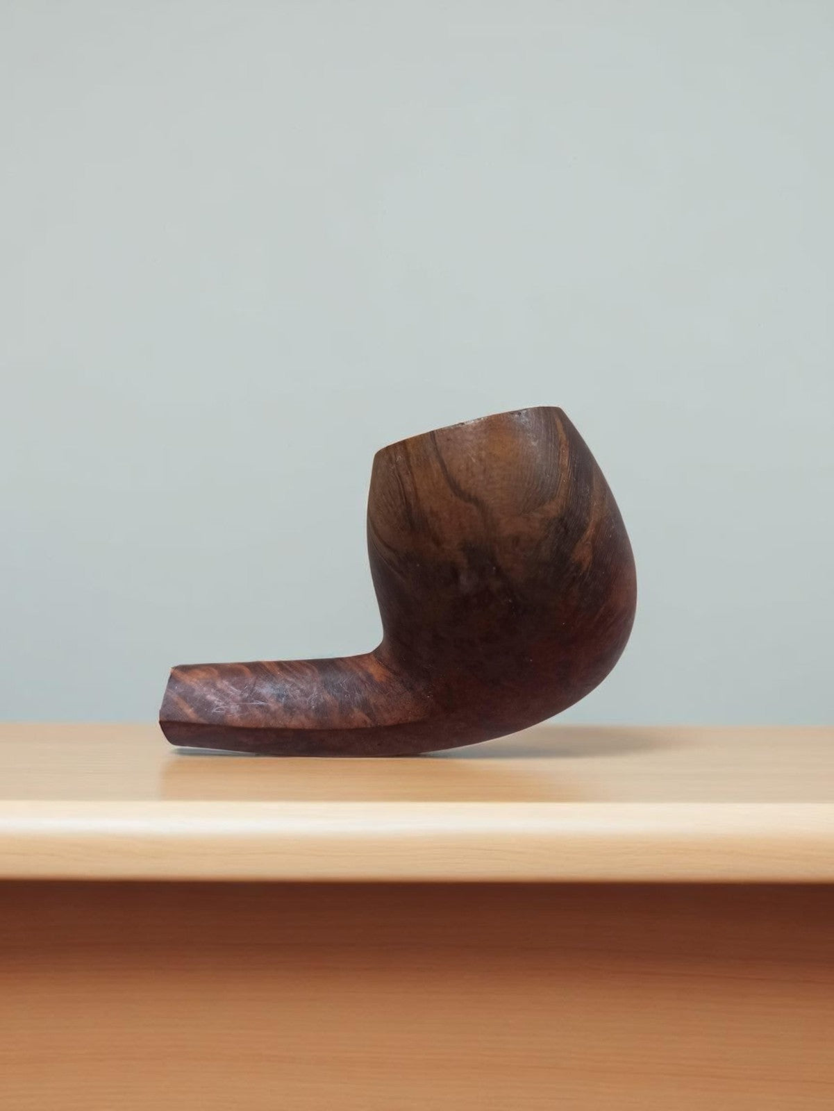 Pipe ancienne vintage en bois foncé courbe ? collection fumeur rétro