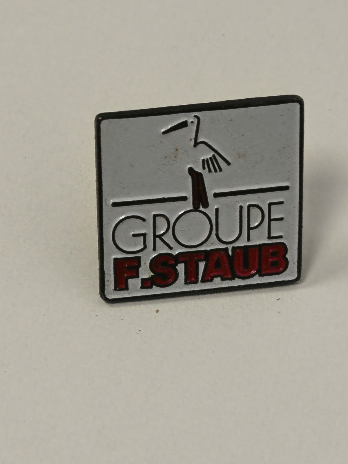 Pin's ancien rétro Groupe Staub ? Badge collection vintage rare France années 80