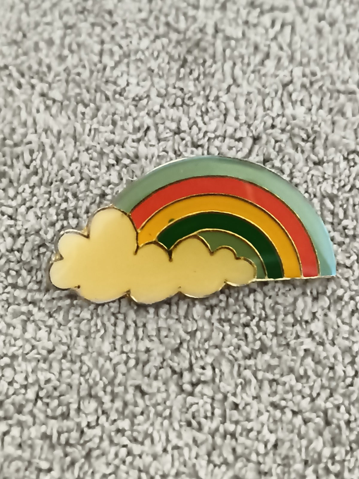 Pin's vintage arc-en-ciel nuage émaillé, badge rétro années 80 (Ref 2)