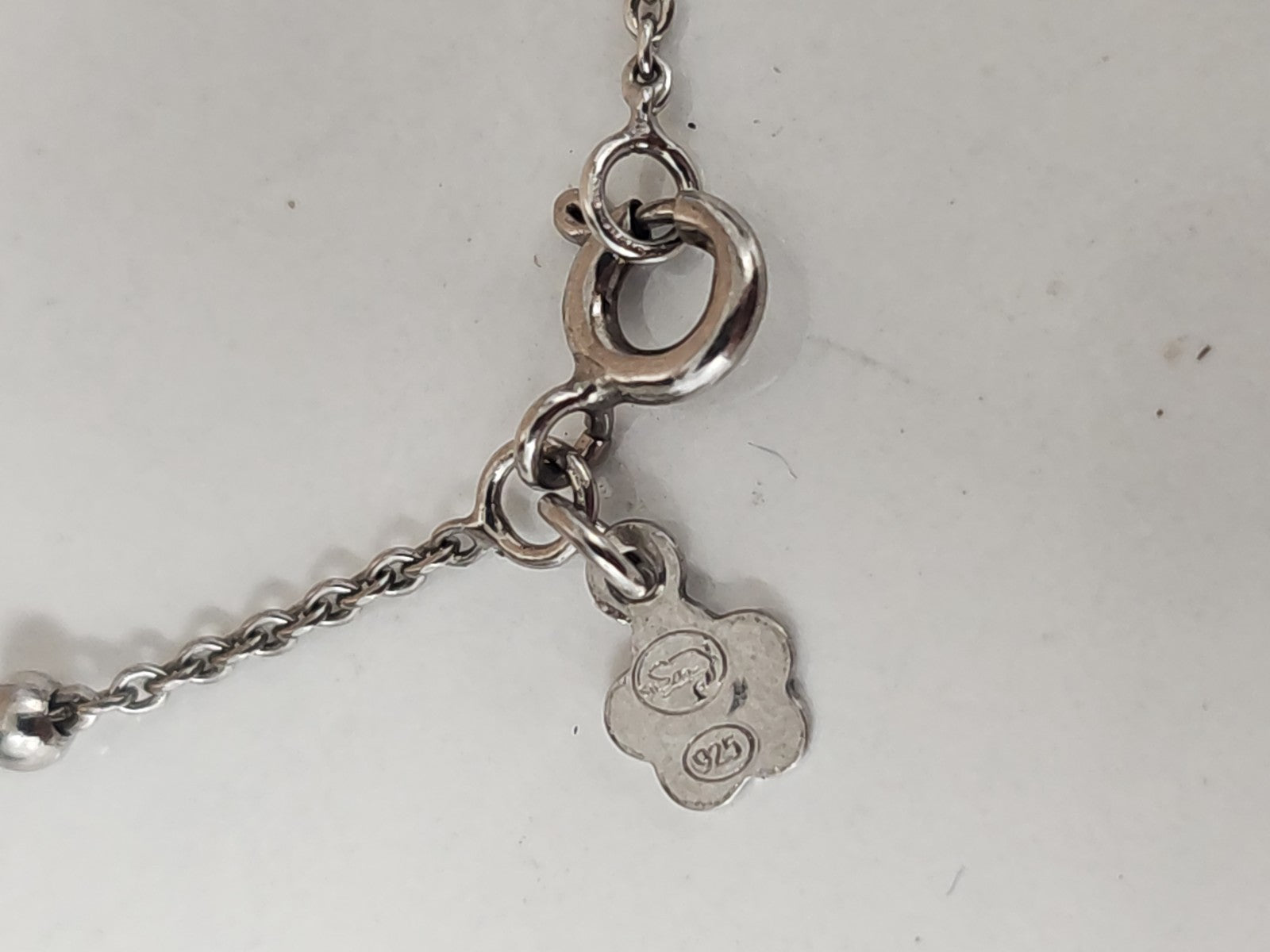 Collier massif en argent élégant, bijou de cou imposant, accessoire raffiné femm
