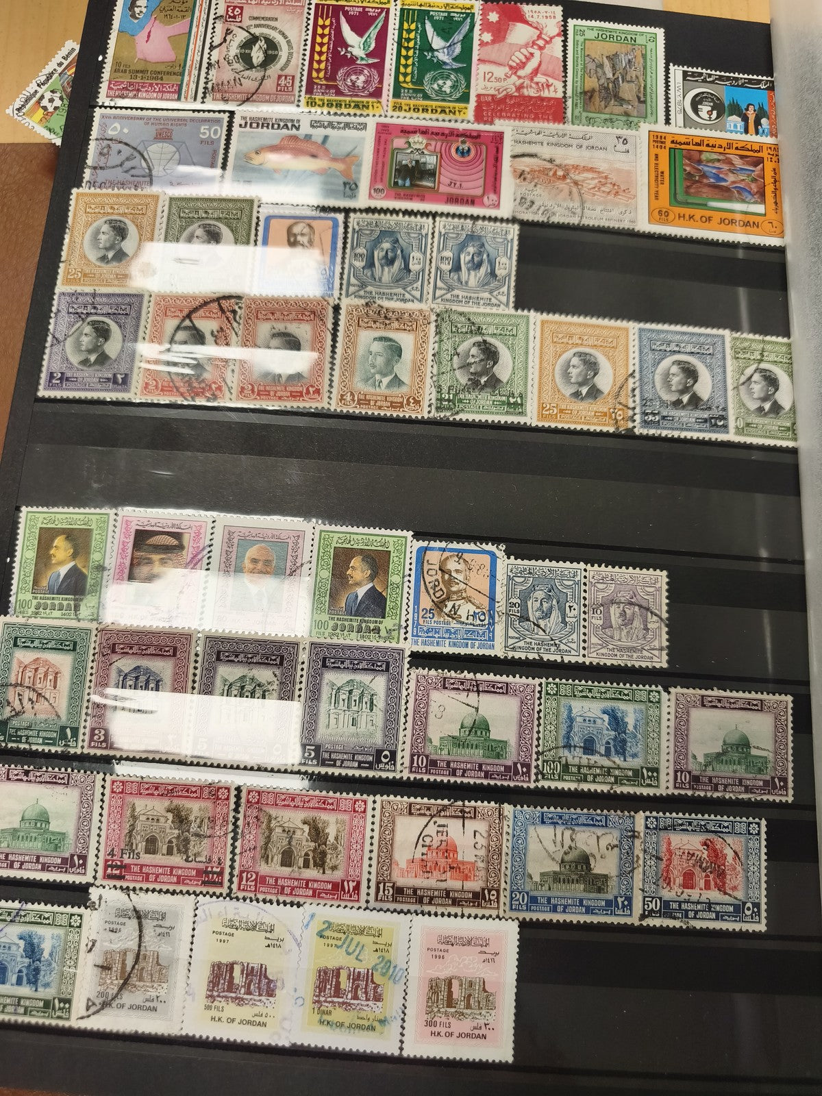 Lot de timbres poste Jordanie multicolores, thèmes variés, oblitérés et non obli