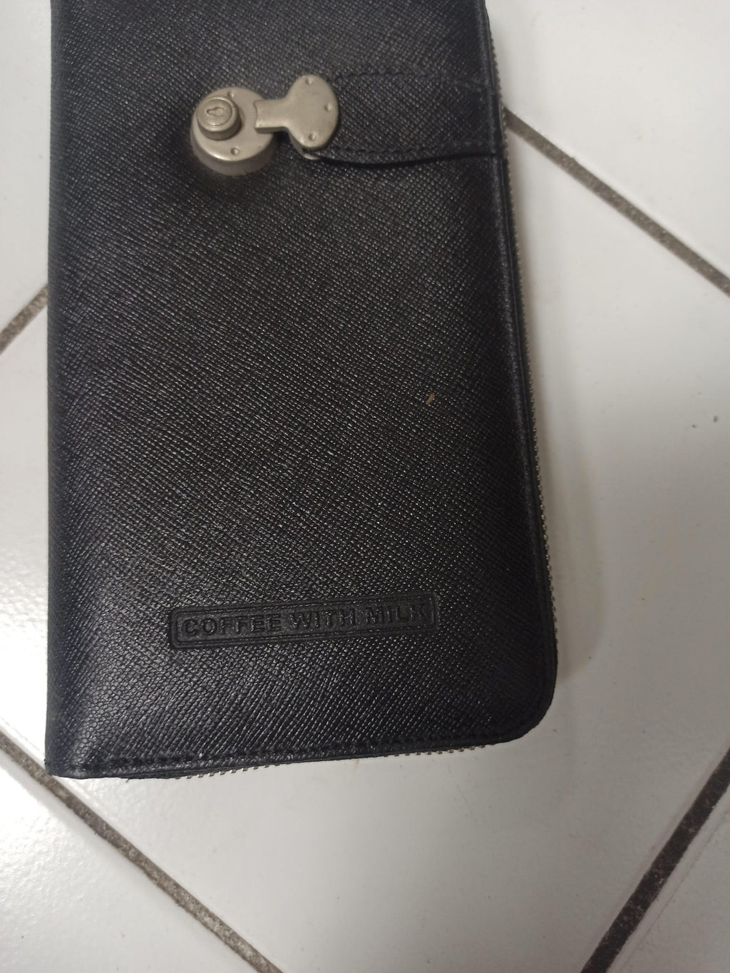 Portefeuille cuir rétro ancien, accessoire vintage élégant pour collectionneur