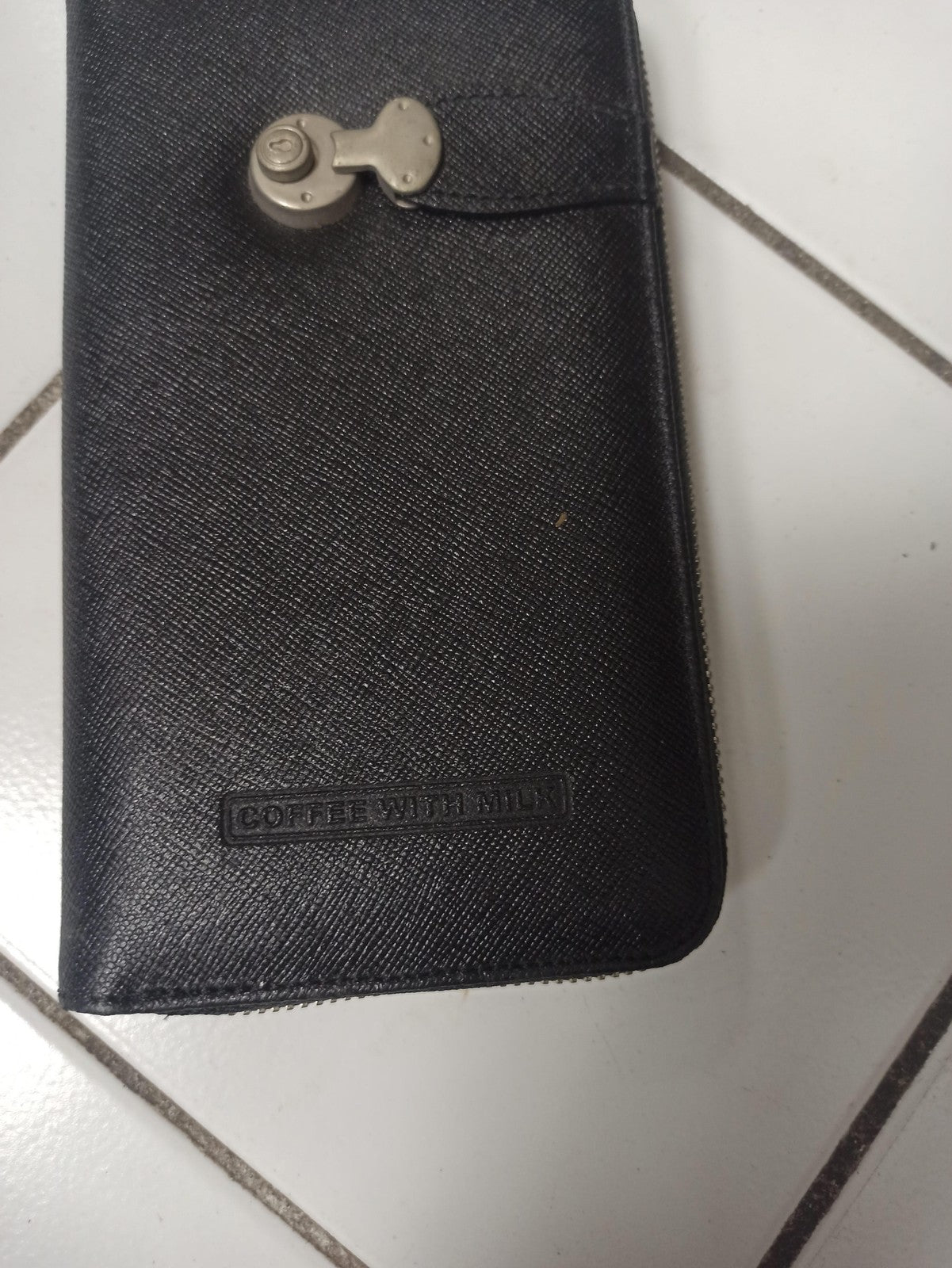 Portefeuille cuir rétro ancien, accessoire vintage élégant pour collectionneur