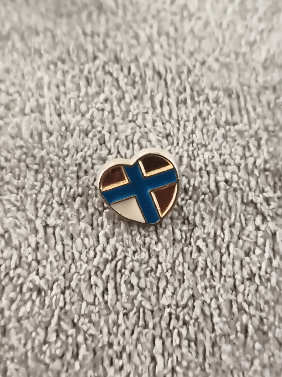 Pin's vintage cœur drapeau bleu blanc émail, badge rétro (Ref 6)
