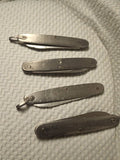 Couteaux suisses anciens vintage 1970s lot 3 pièces métal aspect brut