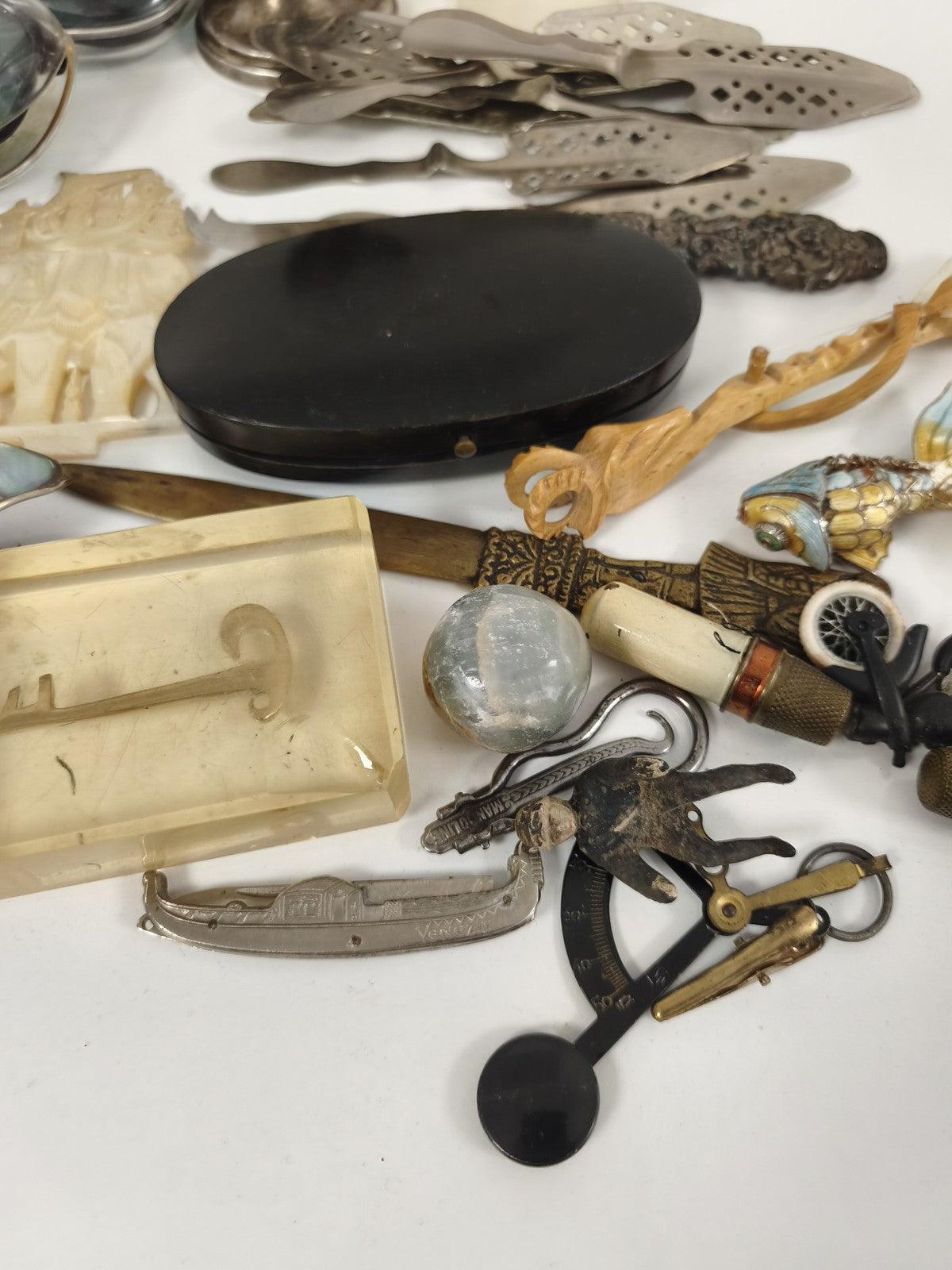 Gros lot objets anciens à trier vintage, bibelots, accessoires déco, vrac