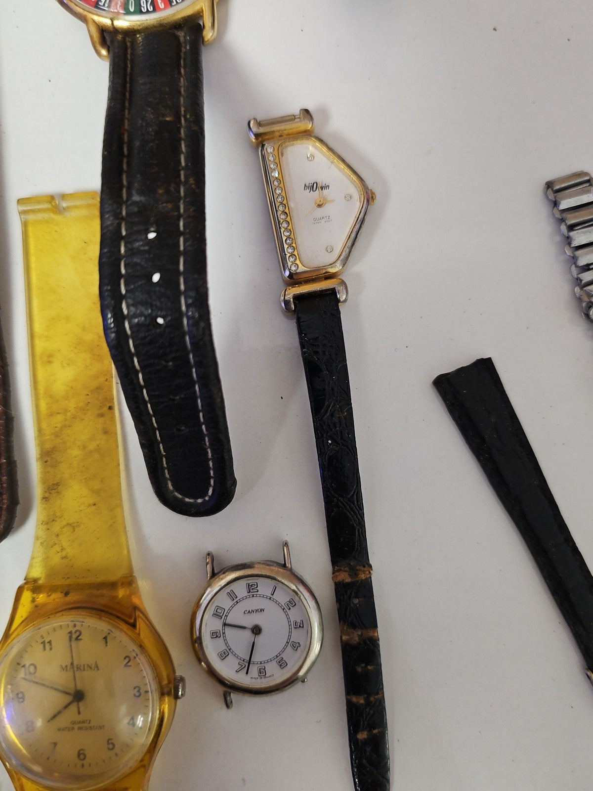 Lot montres anciennes vintage à restaurer, pièces horlogerie rétro non testées