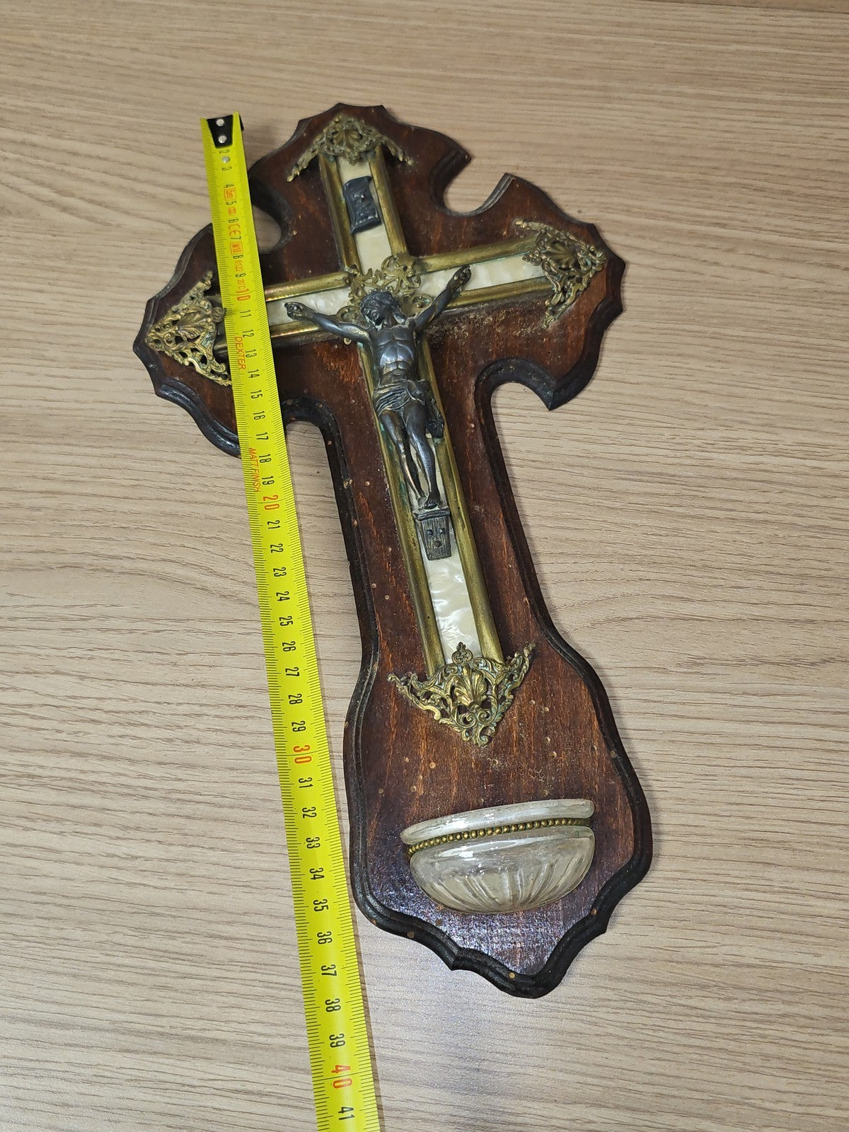 Grande croix catholique vintage crucifix ancien en nacre pour collection déco