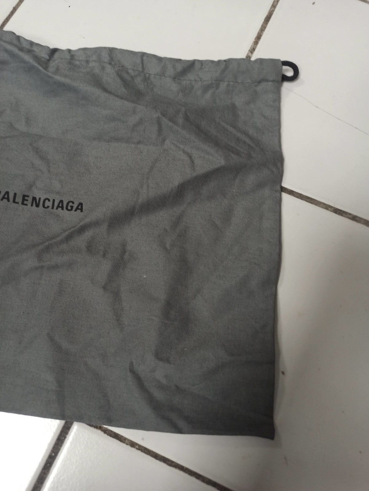 Petit sac promotionnel Balenciaga, accessoire mode élégant, sacoche publicitaire