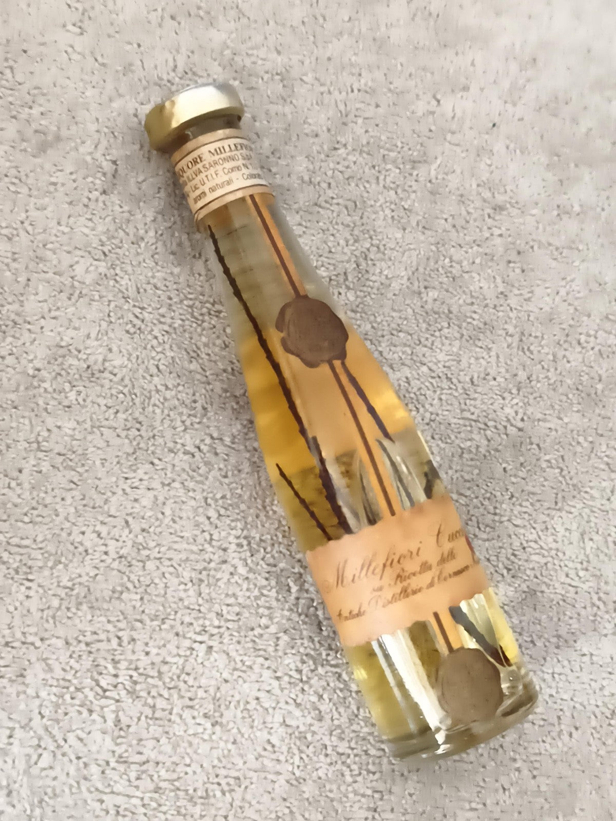 Miniature alcool Millefiori bouteille décorative partiellement remplie