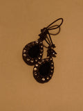 Paire boucles d’oreilles vintage pendantes noires strass goutte rétro