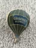 Pin's vintage montgolfière Gauloises Blondes bleu vert publicitaire (Ref 4)