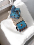 Camion miniature ancien bleu rétro, modèle vintage d?occasion