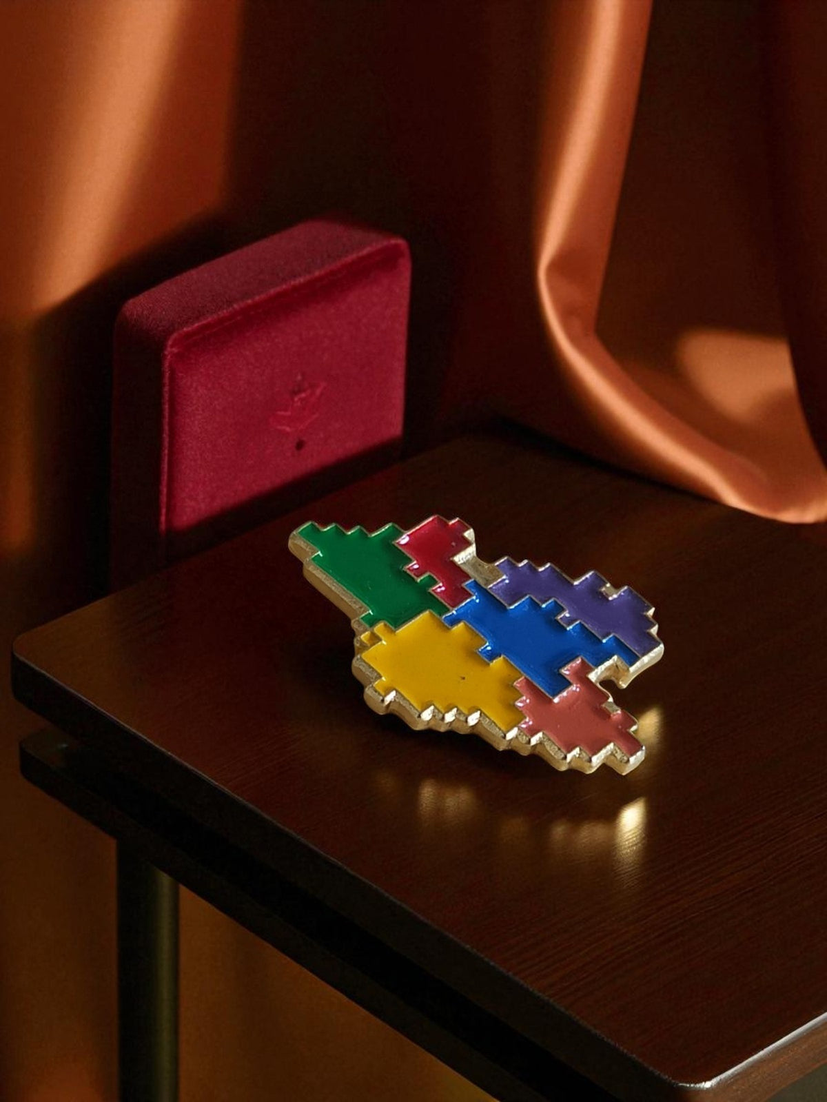 Vintage-Werbeanstecker, limitierte Auflage, mehrfarbiges Puzzle-Motiv