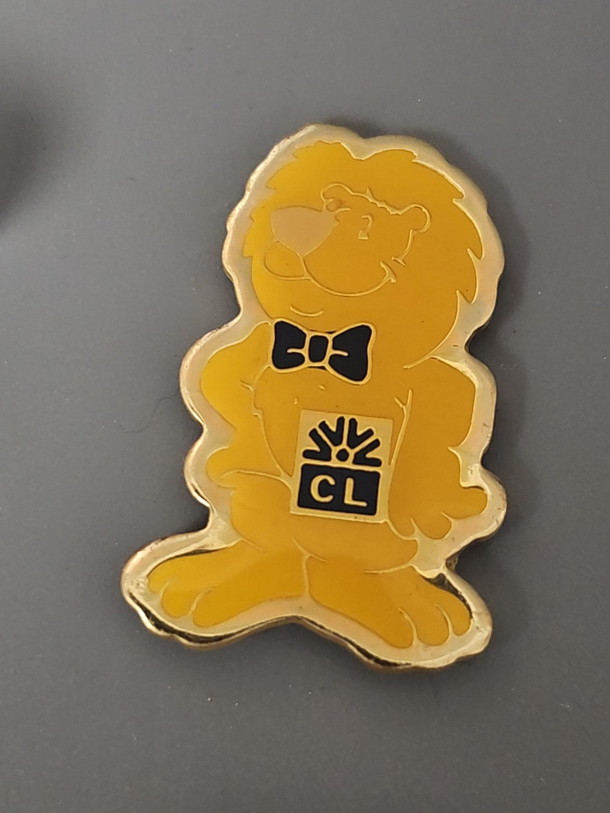 Pin's ancien rétro CL, badge vintage collection, objet publicitaire rare France