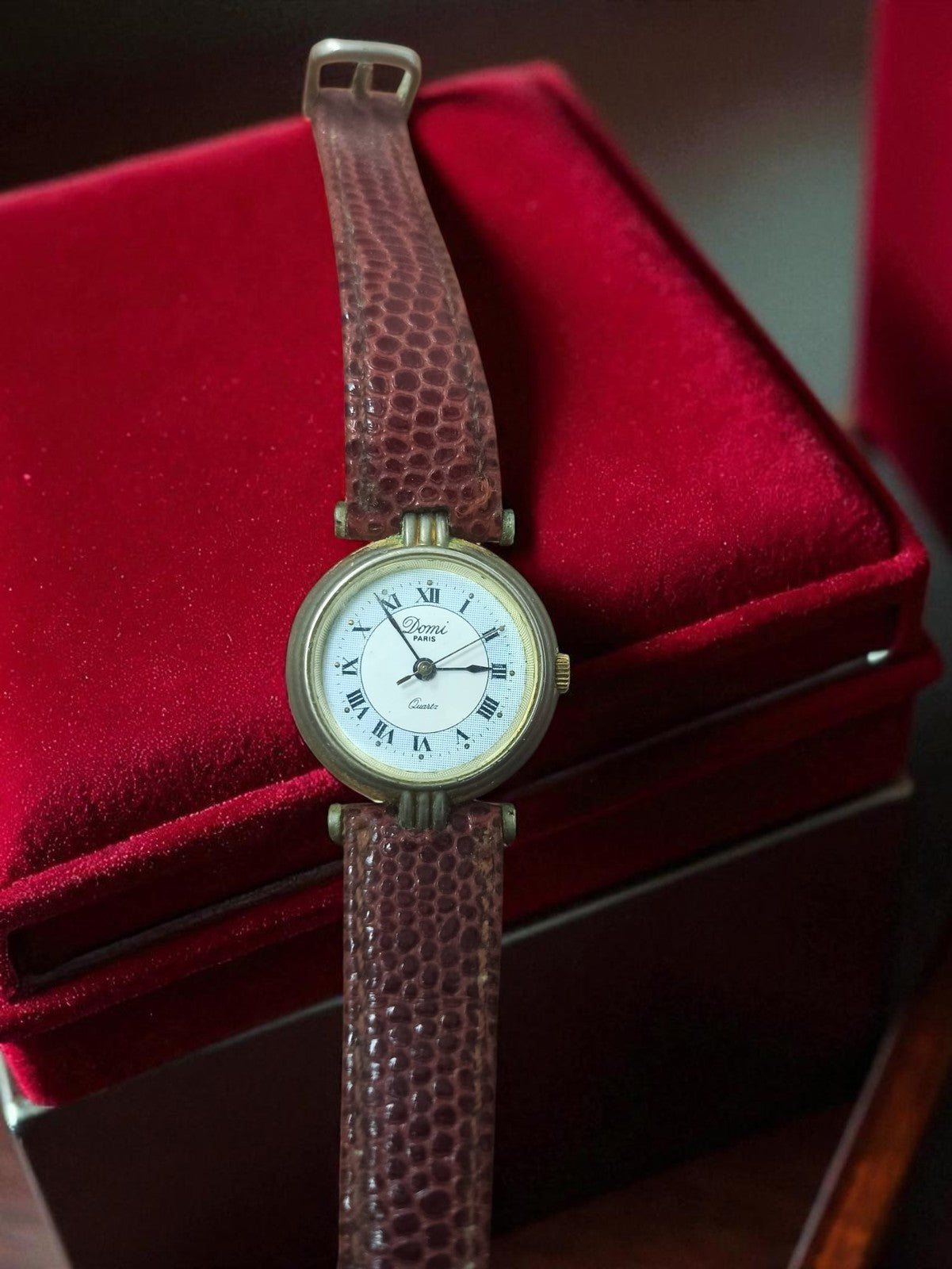 Montre femme vintage Domi Paris quartz bracelet texturé rétro ancien