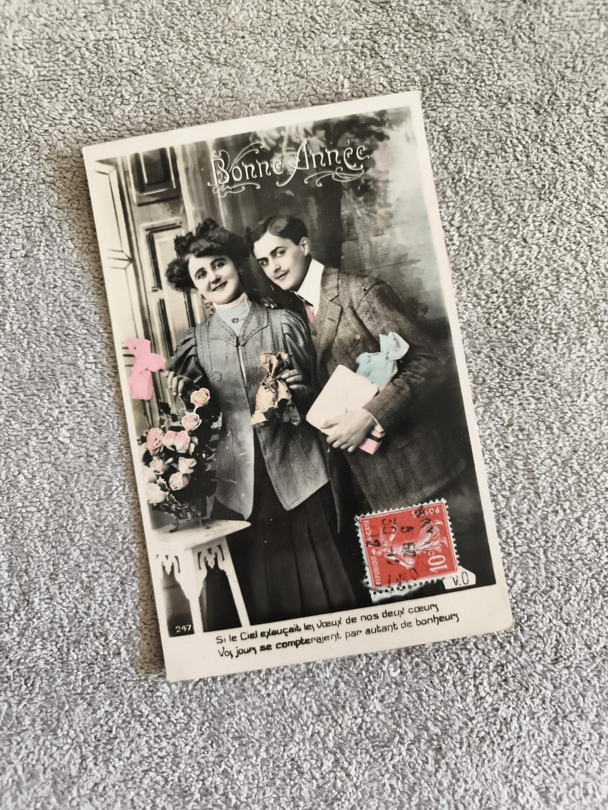 CPA Bonne Année couple colorisé timbre 10c France début XXe carte postale