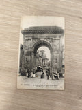 Carte postale ancienne Nevers Porte de Paris église Saint-Pierre animation