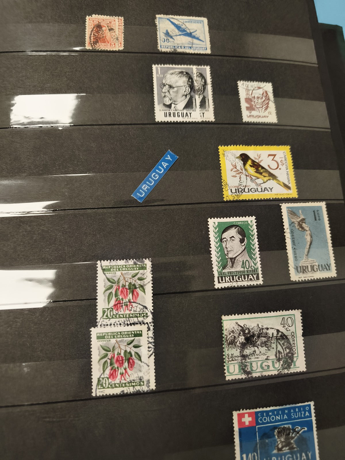 Lot anciens timbres oblitérés Uruguay oiseaux fleurs personnages collection